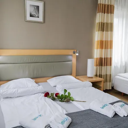 Otel ***