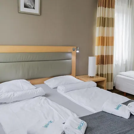 Otel ***