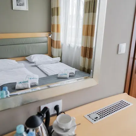 Otel *** *